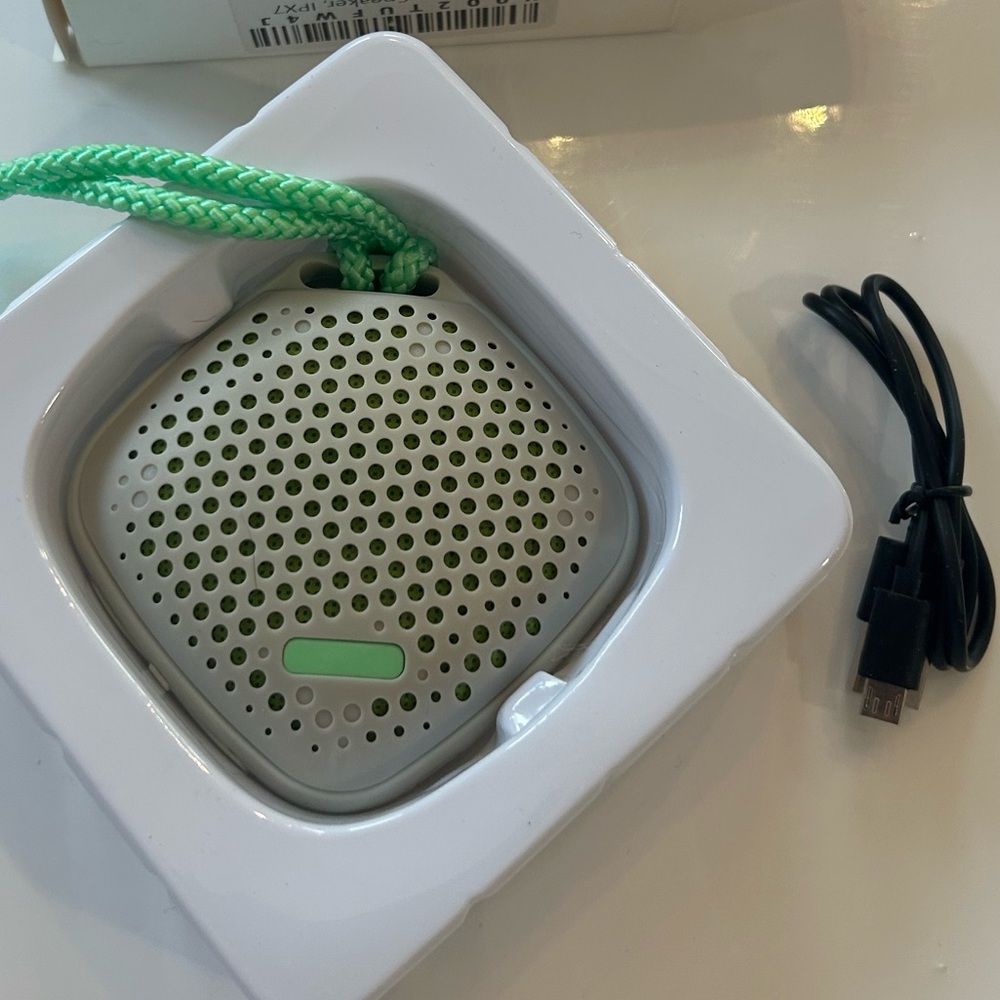 LEZII BT139 Mini Portable Wireless Speaker, New